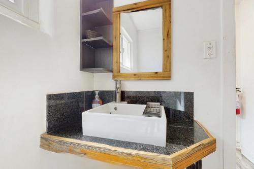 Gambar di galeri bagi The Chalet at Kings Beach Unit 5 di Kings Beach