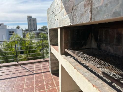 a bench sitting on top of a building at Departamento Centrico in Villa María