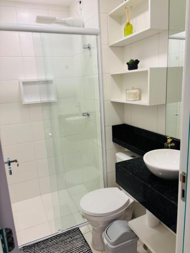 Koupelna v ubytování Studio Luxuoso Cama Queen Ar Condicionado e Cozinha Completa