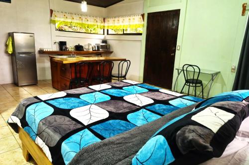 Una cocina o zona de cocina en Hospedaje Casa Coyote