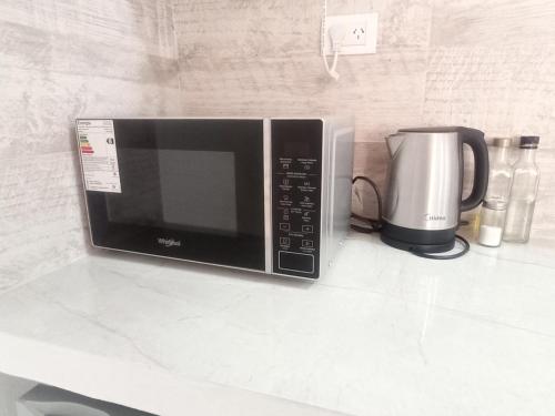 Una cocina o cocineta en Duplex Atenea