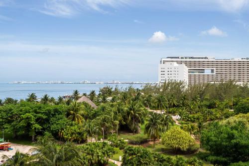 Gallery image of Beachfront Condo AC Pool WiFi Laundry in Cancún
