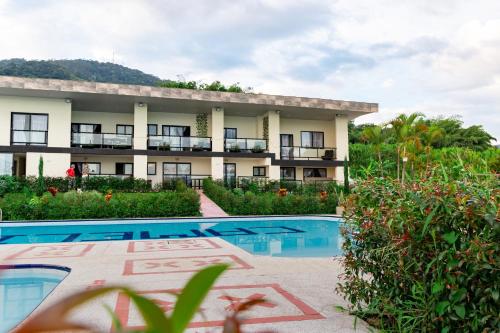 an exterior view of a hotel with a swimming pool at Best View Aparta Hotel in Dosquebradas