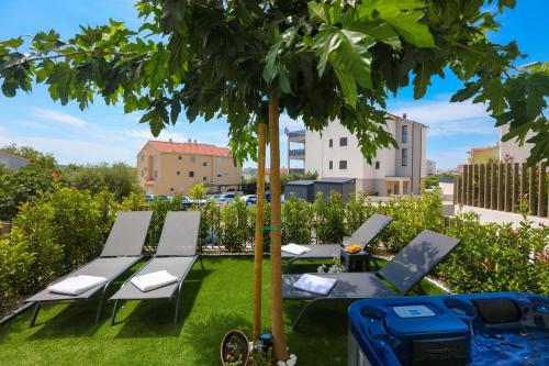 Apartments with hot tub Vodice - 23894