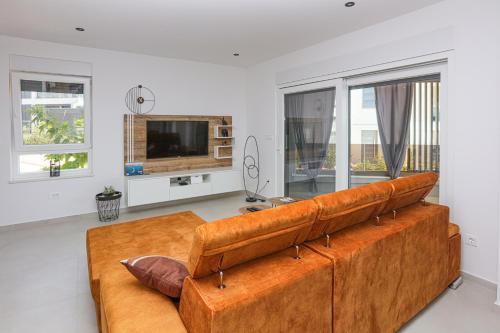 Apartments with hot tub Vodice - 23894