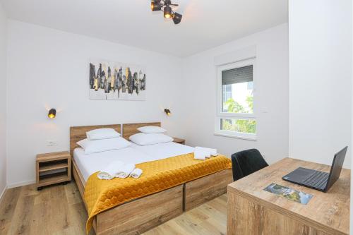 Apartments with hot tub Vodice - 23894