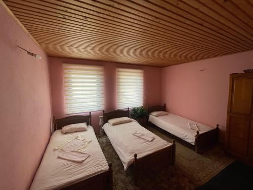 Un ou plusieurs lits dans un hébergement de l'établissement Mehov Han Hostel