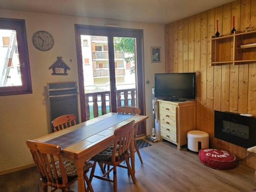 Charmant 3 pièces, 4 pers, exposé ouest, parking inclus - FR-1-263-603