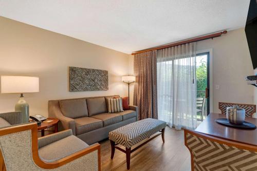 a living room with a couch and a table at Hilton Vacation Club Laurel Crest Pigeon Forge in Pigeon Forge