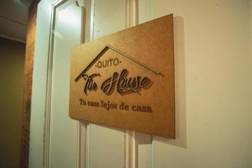 a sign on a door that says aunt no house the can never be case at Tin House Quito in Quito