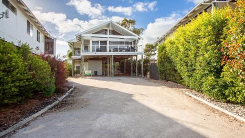 an empty driveway in front of a house at Sheoak Holiday Home in Coffin Bay