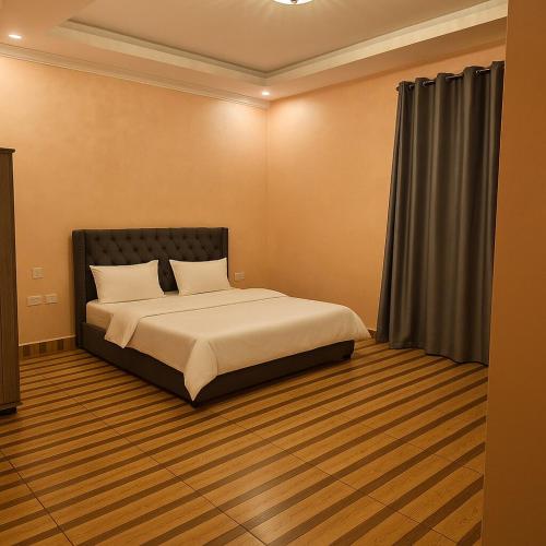 Ένα ή περισσότερα κρεβάτια σε δωμάτιο στο Amada Kigali Luxury Apartments