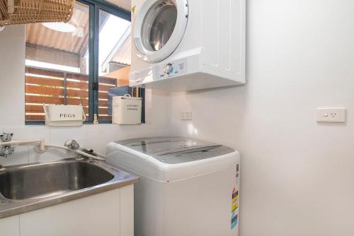 Køkken eller tekøkken på Wait n Sea- WIFI, BBQ