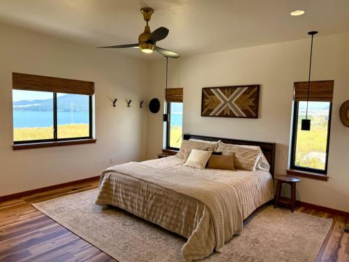 Ένα ή περισσότερα κρεβάτια σε δωμάτιο στο Gunbarrel Vista Lodge