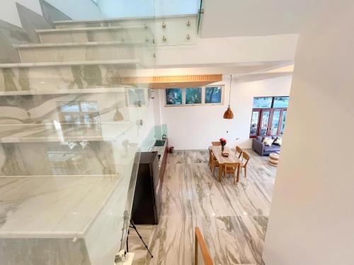 a living room with a table and a dining room at Bay View Beach Villas Mũi Né in Ấp Khánh Phước (1)