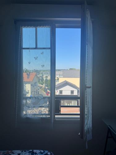 a window with a view of a city at Studio lumineux avec WiFi gratuit Centre Antony, accès rapide Paris & Orly in Antony