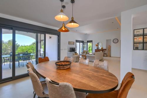 Casa Renata by Aguilarent