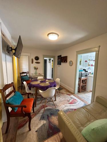 Gallery image of Westport VIDA house in Kansas City