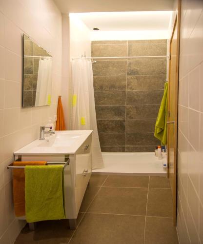 a bathroom with a sink and a shower at Garden House in Porto