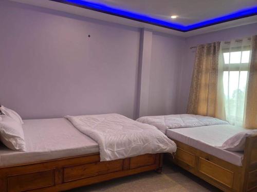 Ένα ή περισσότερα κρεβάτια σε δωμάτιο στο Kaushi Homestay