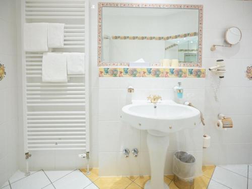 A bathroom at Ressmann`s Residence