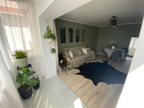 Χώρος καθιστικού στο Quite and relaxing 2 bedroom and childroom