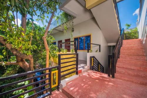 Ein Balkon oder eine Terrasse in der Unterkunft Indra Porak Residence Hotel