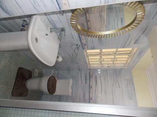 Un baño de Axis Guest House