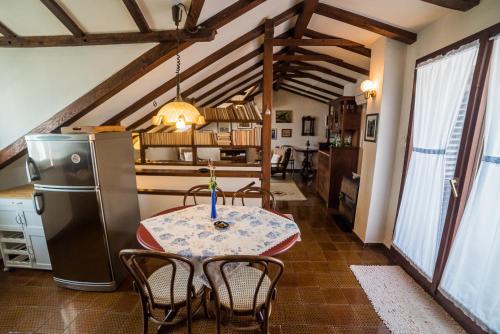 Kuchyň nebo kuchyňský kout v ubytování Apartments Tonšić