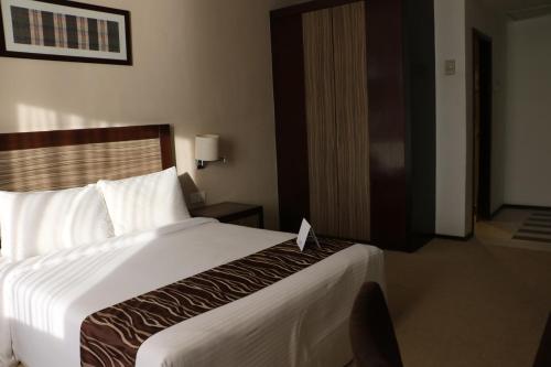 a bedroom with a large bed in a hotel room at Hotel Felda Residence Kuala Terengganu in Kuala Terengganu