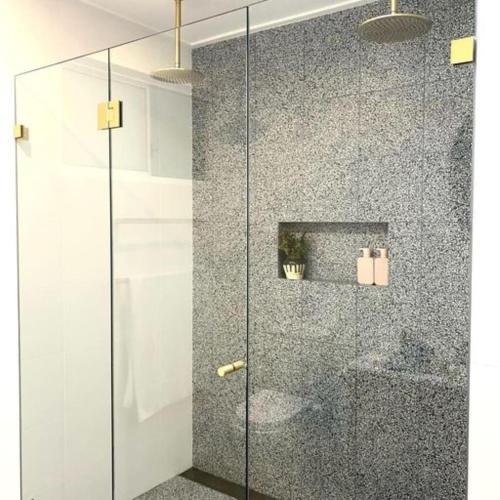 Un baño de Bawley Grove