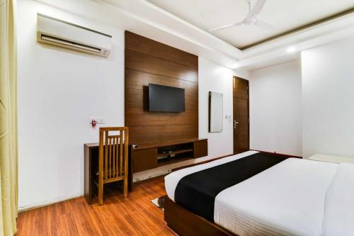 TV a/nebo společenská místnost v ubytování Hotel O Galaxy Inn