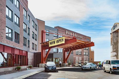 a street sign in front of a building at Pier B Resort in Duluth