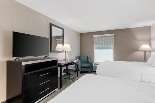 Ένα ή περισσότερα κρεβάτια σε δωμάτιο στο Quality Inn & Suites Union City - Atlanta South