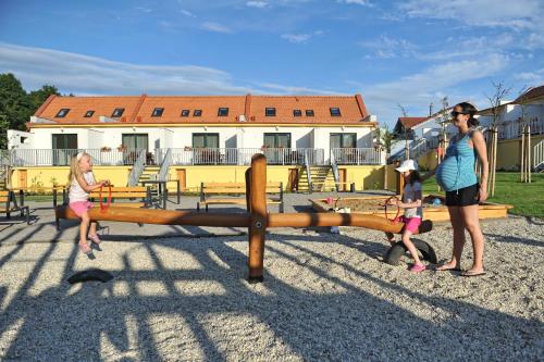Zona de juegos infantil en Apartmány Belveder