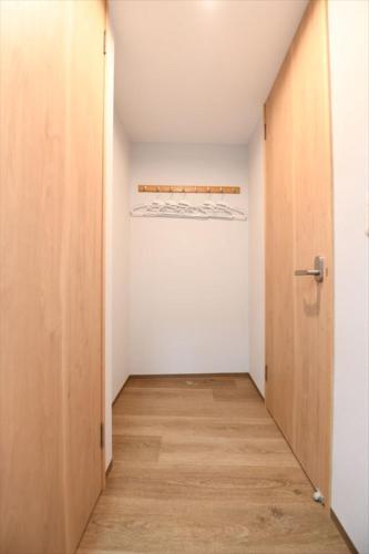 an empty hallway with a door and a floor at BU1 瀬々串 海テラスSesekushi Umi terrace in Kagoshima