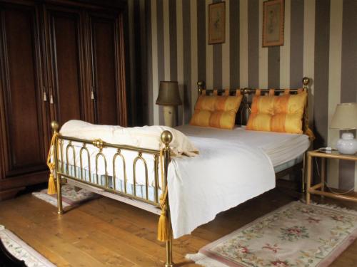 a bedroom with a bed in a room at Cozy French Escape in Monfort in Monfort