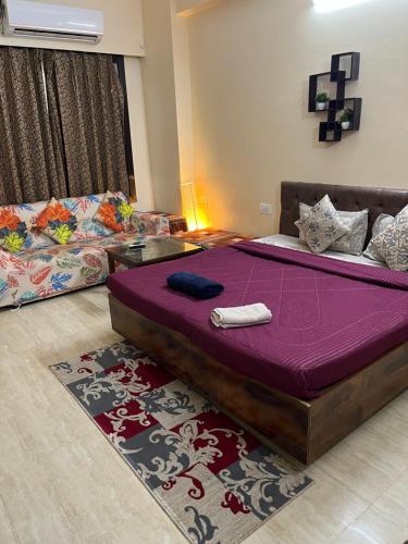 Posezení v ubytování Deecon Valley City Escape 1BHK Lux Flat Tapovan