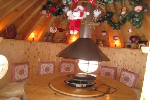 Φωτογραφία από το άλμπουμ του Ventron Chalet with Hill Views σε Ventron