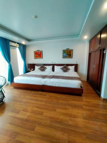 Ένα ή περισσότερα κρεβάτια σε δωμάτιο στο Camellia Hotel