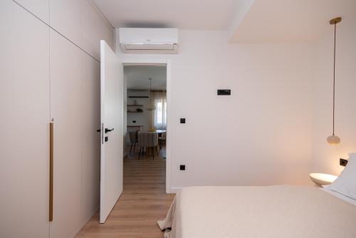 Brand new & stylish beachfront apartment next to Bacvice beach