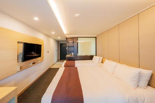 Katil atau katil-katil dalam bilik di M83 Jackson Hotel
