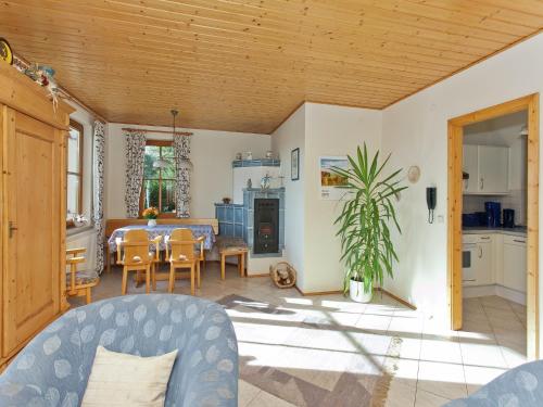Kuchyň nebo kuchyňský kout v ubytování Holiday home in the Knüllgebirge with balcony