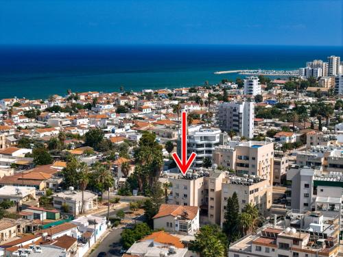 Large apartment close to Finikoudes Beach with 2 balconies