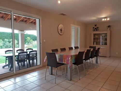 Fotografie z fotogalerie ubytování Spacious Villa with Pool v destinaci Beaumes-de-Venise