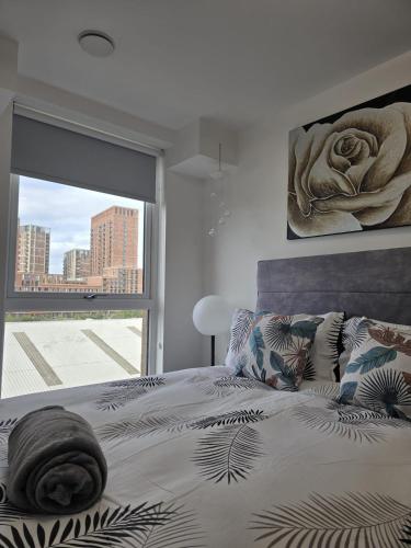 a bedroom with a bed with a large window at Mega3 Central Manchester Luxury 2-Bedroom,2-Baths with Free Car Park in Manchester