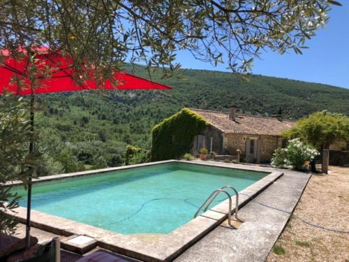 Holiday Home in Lacoste with Pool