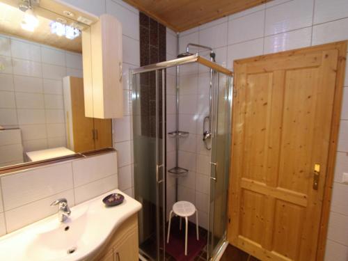 a bathroom with a shower and a sink and a toilet at Apartment in Treffen near Gerlitzen Ski Slopes in Stöckelweingarten