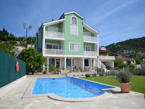 Πισίνα στο ή κοντά στο Villa with with 5 apartments in Peracko Blato