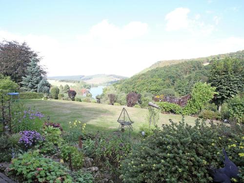 a garden with a view of a hill at Wohnung in der Nähe des Skigebietes in Diemelsee in Diemelsee